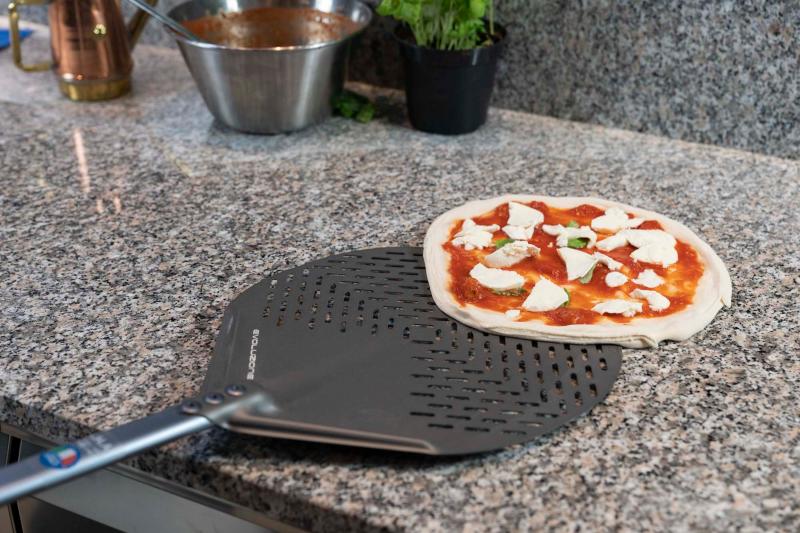 gi.metal Pizzaschaufel Evoluzione Alu rund 33cm perforiert